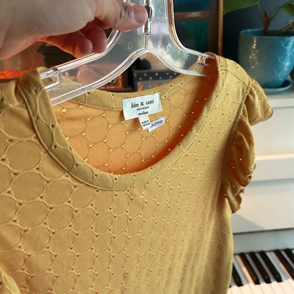 Kim & Cami Mustard Ruffle Sleeve Muscle Tee M - Picture 12 of 15